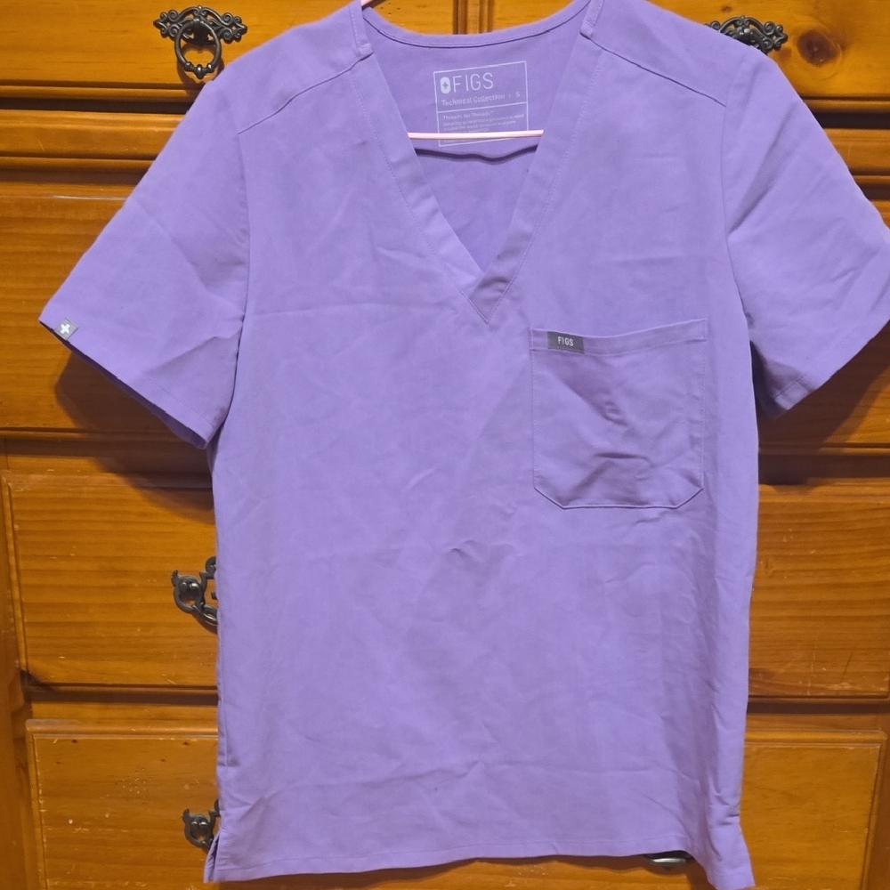 Figs Women's Short Sleeve V-Neck ScrubTop